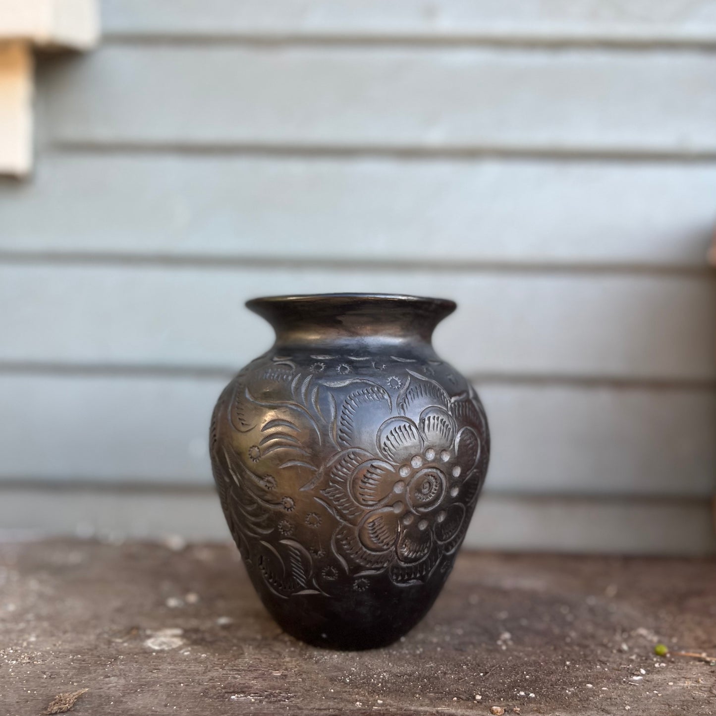 Floral Vase Medium in Barro Negro